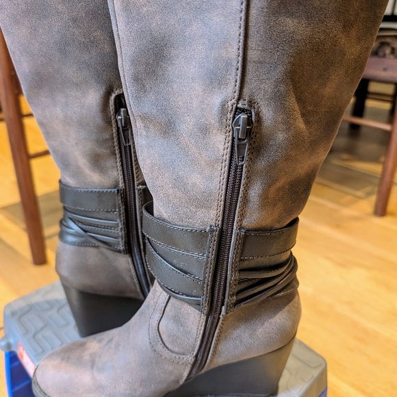 Brown winter fashion boots wide calf 6.5W (wedge). - Picture 2 of 3